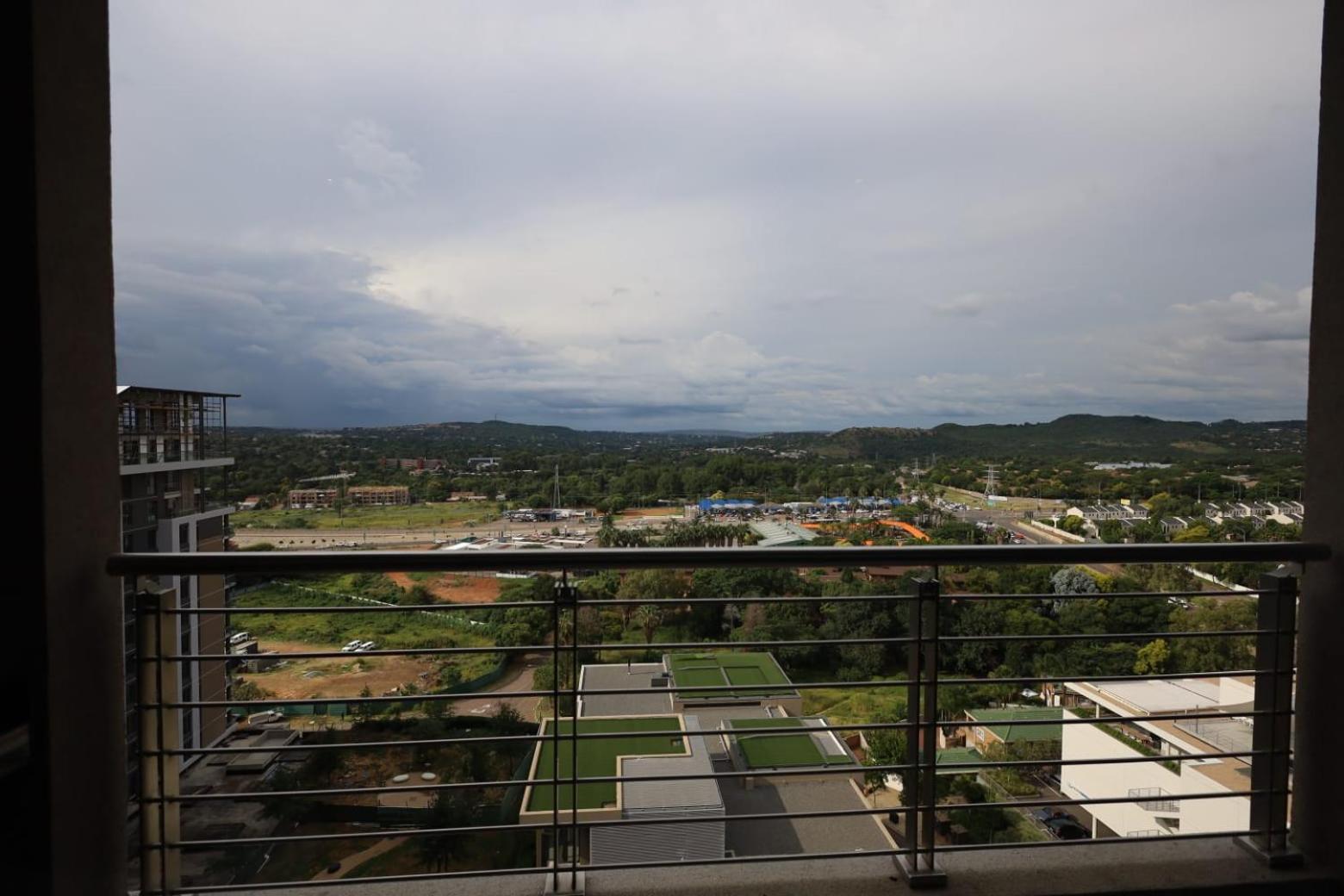 Menlyn Maine Luxury Rentals Претория Экстерьер фото